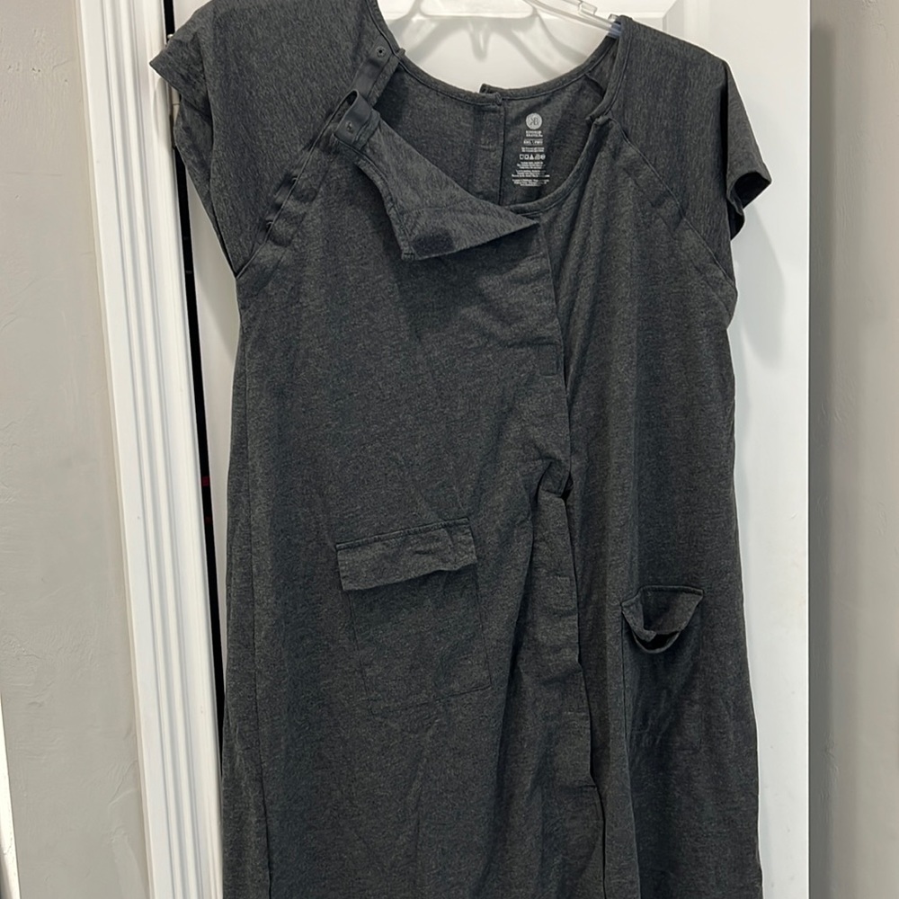 Kindred Bravely universal labor and delivery gown S/M/L